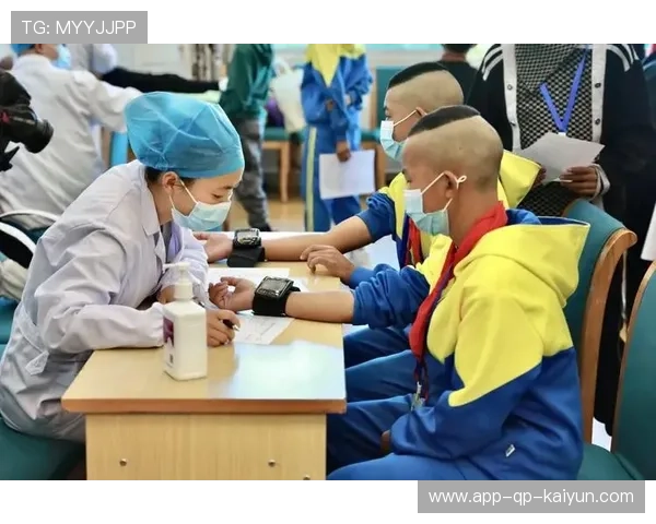 球员赛后向年轻球员分享经验鼓励团队成长 球员赛后向年轻球员分享经验鼓励团队成长
